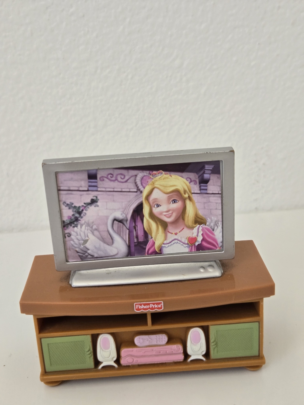 2009 Fisher Price Loving Family Dream Dollhouse TV Princess Swan Furniture TOY
